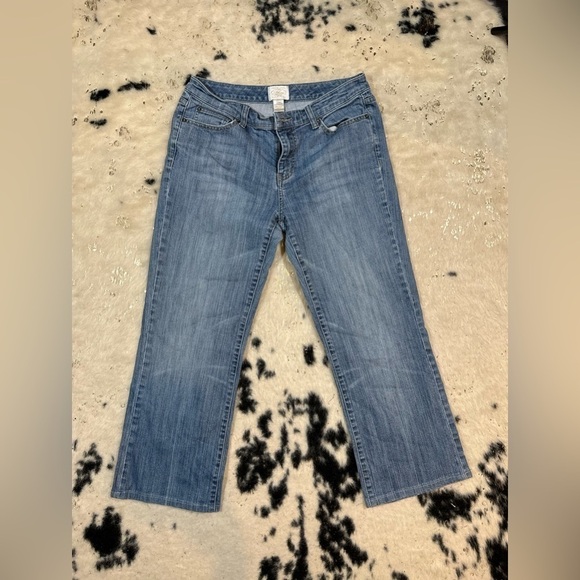 White House Black Market Denim - White House Black Market Women’s Vintage Low Rise Embroidered Denim Jean Size 10